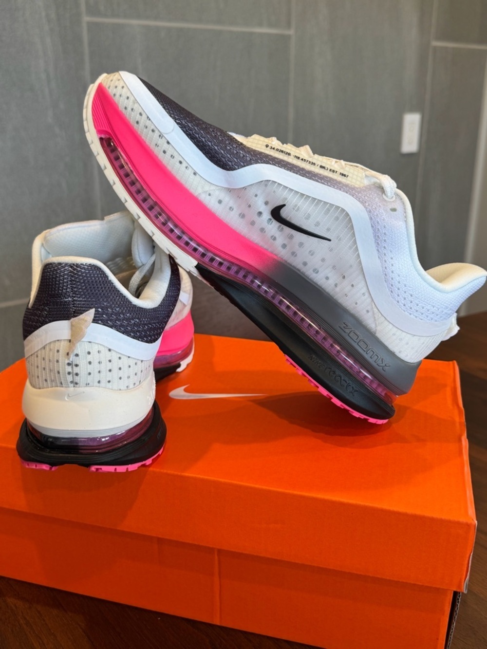 Women’s Pegasus Premium - Picture 2 of 5